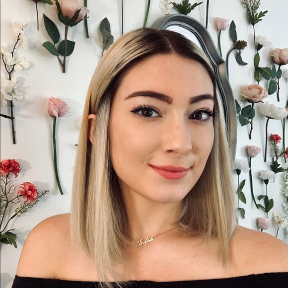 Meet your Posher, Monica - Picture 2 of 3